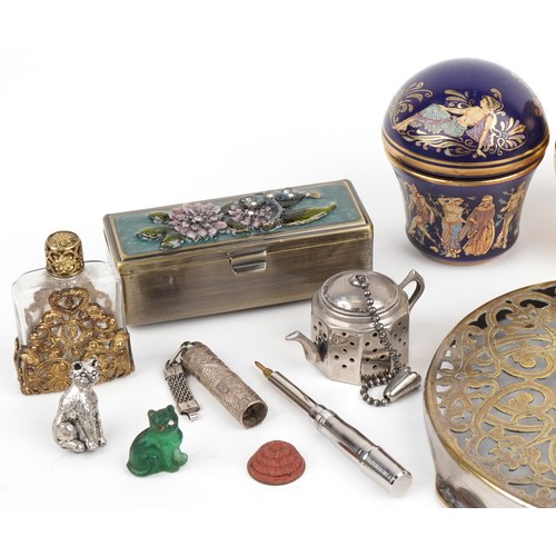 2534 - Antique and later sundry items including a Limoges trinket box decorated with a squirrel, carved Bav... 