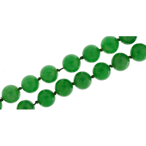 3413 - Chinese green jade bead necklace, each bead approximately 12mm in diameter, 86cm in length, 153.0g