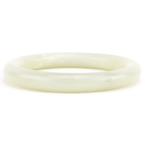 3582 - Chinese white jade bangle, 7.5cm in diameter, 41.5g