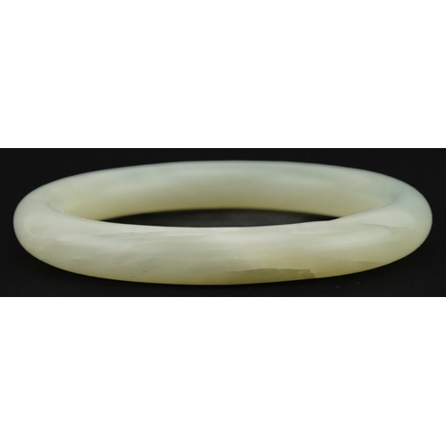 3582 - Chinese white jade bangle, 7.5cm in diameter, 41.5g