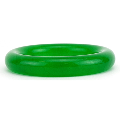 3506 - Chinese green jade bangle, 8.5cm in diameter, 90.5g