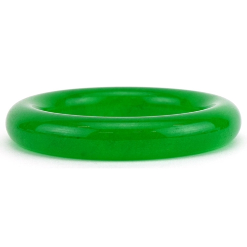 3506 - Chinese green jade bangle, 8.5cm in diameter, 90.5g