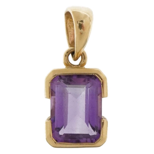 3639 - 9ct gold amethyst pendant, 1.7cm high, 1.3g