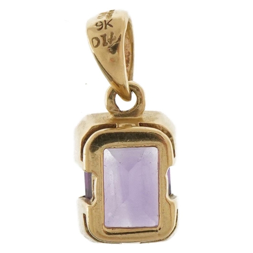 3639 - 9ct gold amethyst pendant, 1.7cm high, 1.3g