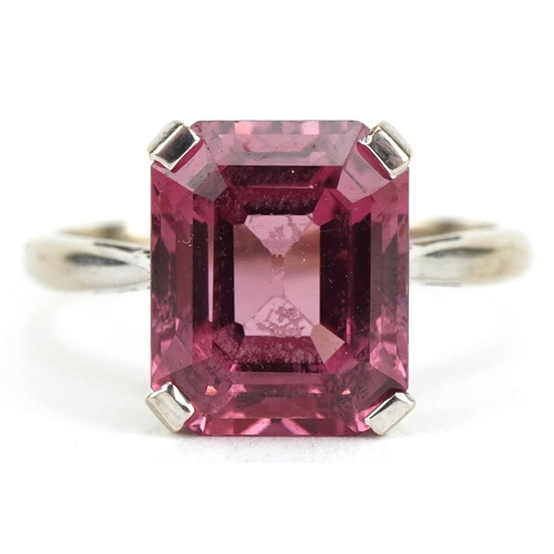 3441 - 9ct white gold rectangular cut ruby ring, the ruby approximately 11.20mm x 8.80mm x 6.20mm deep, siz... 