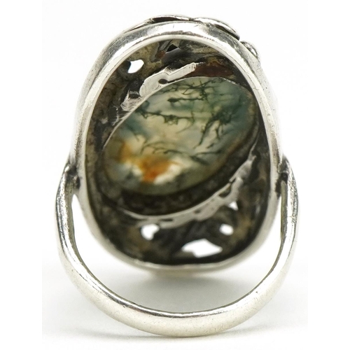 3691 - Arts & Crafts unmarked silver moss agate naturalistic ring, size F, 6.0g