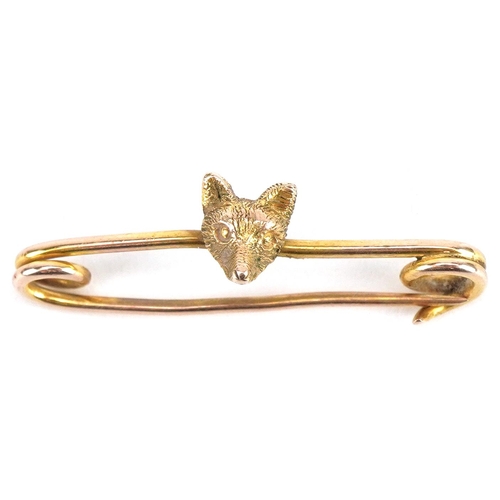 3345 - Unmarked gold fox head bar brooch, tests as 9ct gold, 2.5cm wide, 1.0g