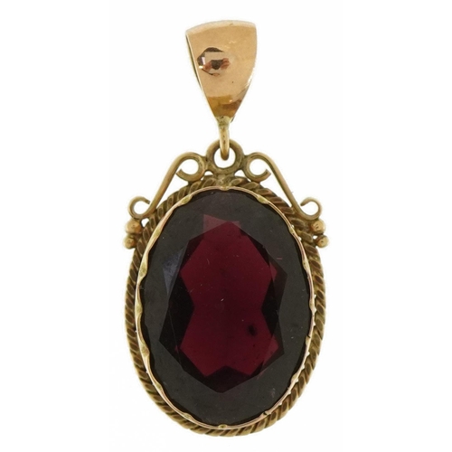 3449 - 9ct gold garnet pendant, 3cm high, 4.0g