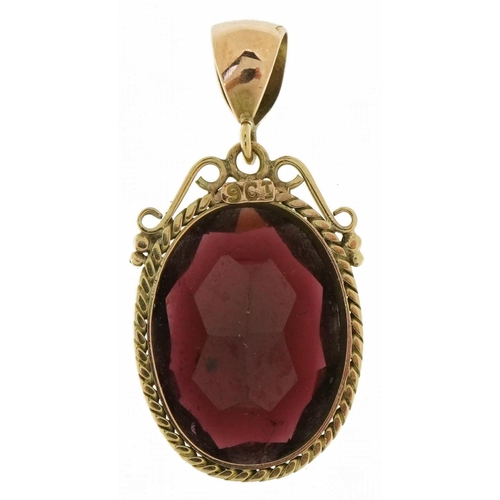 3449 - 9ct gold garnet pendant, 3cm high, 4.0g