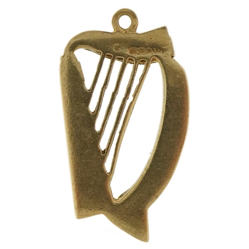 3689 - 9ct gold hardstone harp charm, 2.6cm high, 3.0g