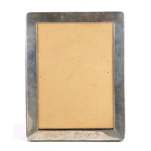 555 - Kitney & Co, Elizabeth II rectangular silver easel photo frame, London 2006, 21.5cm x 16.5cm