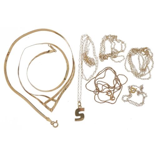 3615 - 9ct gold jewellery comprising five necklaces, initial S pendant and bracelet, the largest 44cm in le... 