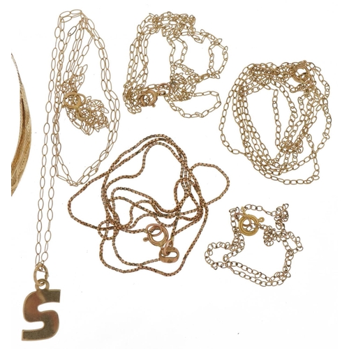 3615 - 9ct gold jewellery comprising five necklaces, initial S pendant and bracelet, the largest 44cm in le... 