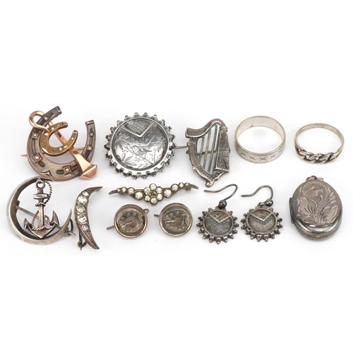 3619 - Antique and later jewellery including Victorian aesthetic brooch and earrings, paste set brooches an... 