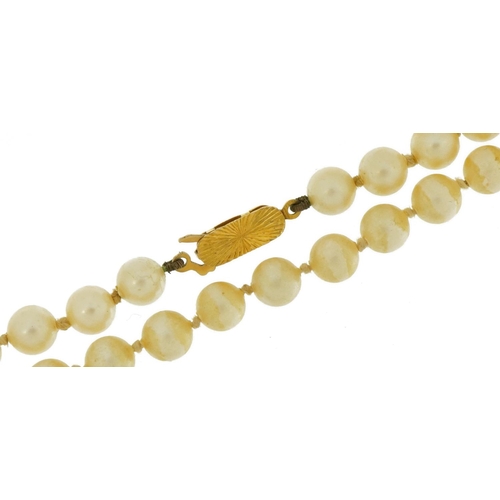 3355 - Single row simulated pearl necklace with 9ct gold clasp, 38cm in length, 16.8g