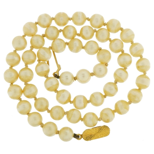 3355 - Single row simulated pearl necklace with 9ct gold clasp, 38cm in length, 16.8g