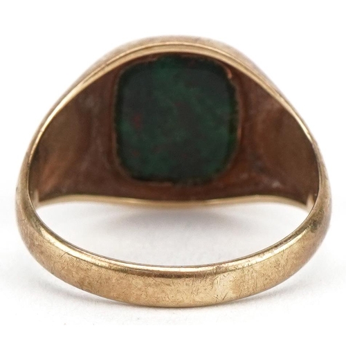 3151 - 9ct gold bloodstone signet ring, size I, 2.7g