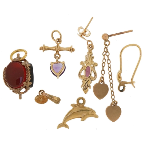 3610 - 9ct gold and yellow metal jewellery including earrings, dolphin charm and multi gem charm, total wei... 