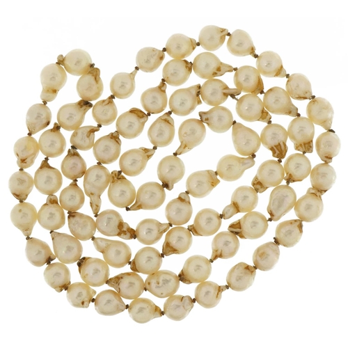 3108 - Antique single row Baroque pearl necklace, 86cm in length, 71.2g