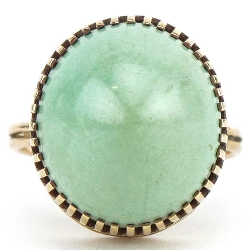 3086 - Unmarked gold green hardstone ring, tests as 9ct gold, size R, 8.6g