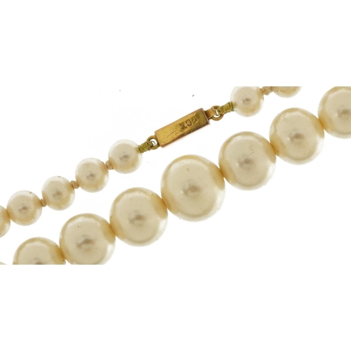 3699 - Graduated cultured pearl necklace with 9ct gold clasp, 42cm in length, 18.0g