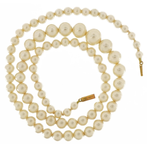 3699 - Graduated cultured pearl necklace with 9ct gold clasp, 42cm in length, 18.0g