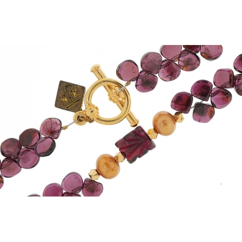 3656 - The Lady Jane garnet and freshwater pearl necklace by The Museum Selection with box, 45cm in length,... 