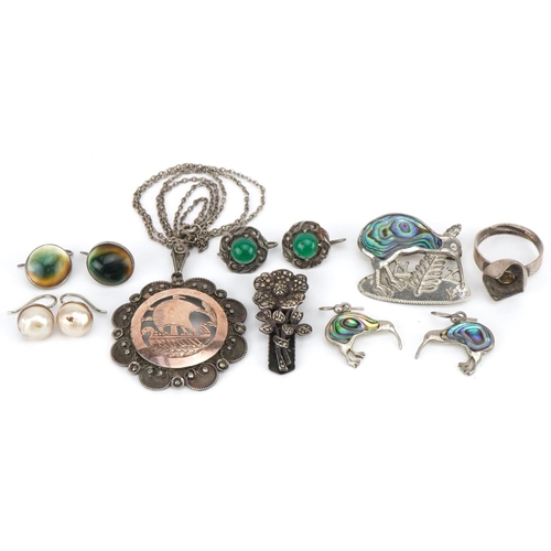 3487 - Antique and later silver and white metal jewellery including kiwi abalone brooch and similar earring... 