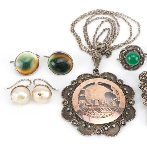 3487 - Antique and later silver and white metal jewellery including kiwi abalone brooch and similar earring... 