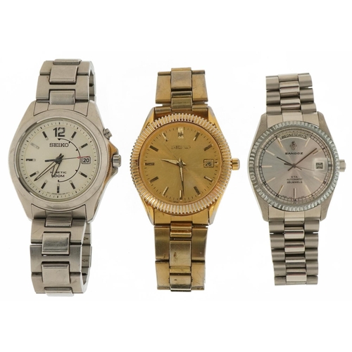 3471 - Three gentlemen's wristwatches comprising Seiko kinetic, Seiko and Sandoz E T A automatic