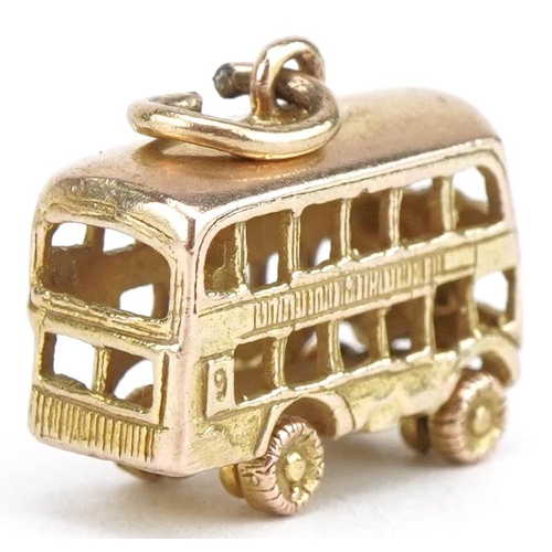 2030 - 9ct gold double decker bus charm with rotating wheels, 1.7cm wide, 3.7g