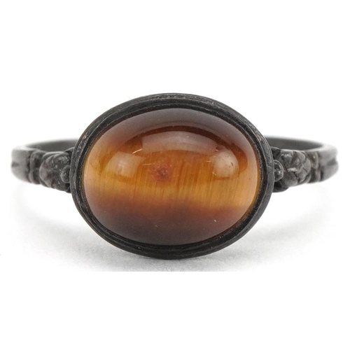 2818 - Antique style silver cabochon tiger's eye ring with pierced shoulders, size N, 2.3g