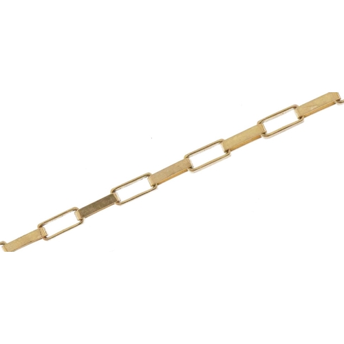 2588 - 9ct gold rectangular box link necklace, 16cm in length, 1.0g