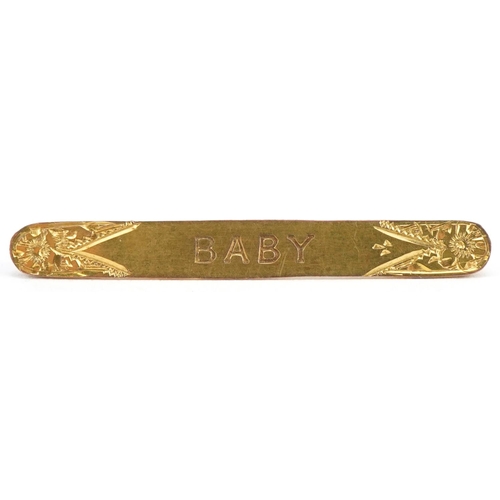 2646 - 9ct gold baby bar brooch, 3.3cm wide, 1.2g