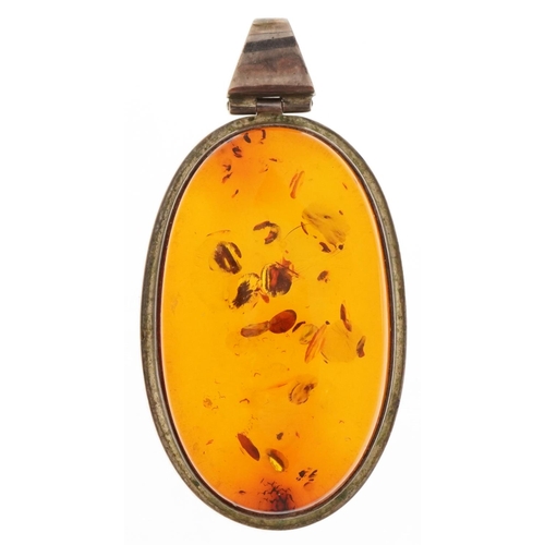 2789 - Large silver mounted natural amber pendant, 5.6cm high, 11.0g