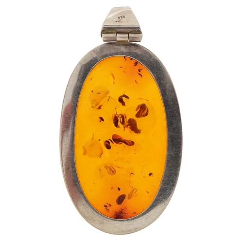 2789 - Large silver mounted natural amber pendant, 5.6cm high, 11.0g