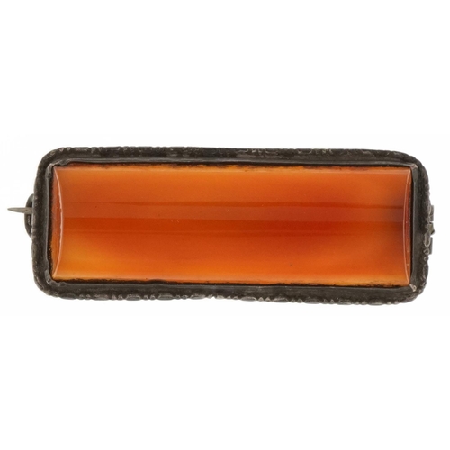 2690 - Unmarked silver carnelian brooch, 3.5cm wide, 5.6g