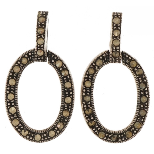 2811 - Pair of Art Deco style silver marcasite drop earrings, 2.7cm high, 4.8g