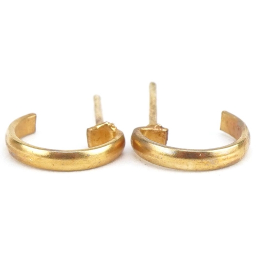 2821 - Pair of gold plated half hoop earrings, 11mm high, 0.6g