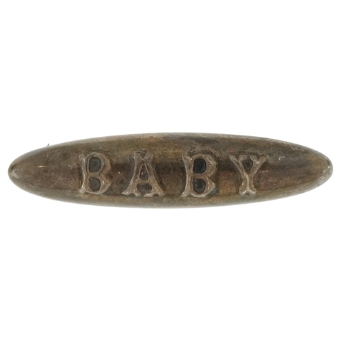 2659 - Sterling silver baby brooch, WHL maker's mark, 4cm wide, 2.0g