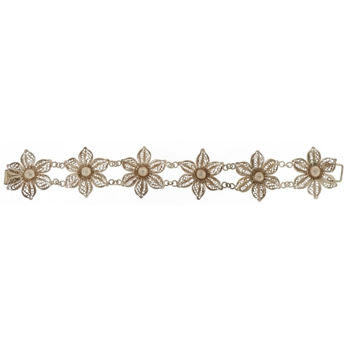 2786 - Unmarked silver flower head bracelet, 18cm in length, 13.8g