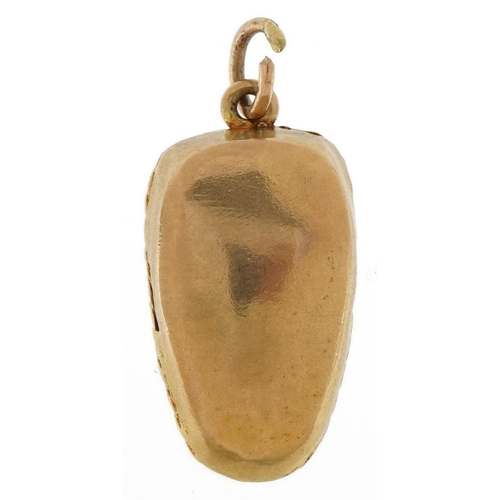 2565 - 9ct gold wicker basket charm, 2.4cm high, 2.7g