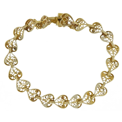 2631 - Silver gilt filigree love heart bracelet, 16cm in length, 6.5g