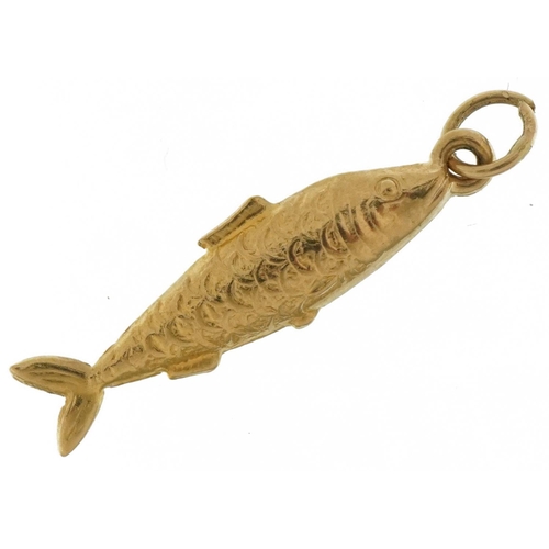 2584 - 9ct gold fish charm, 2.4cm in length, 0.6g