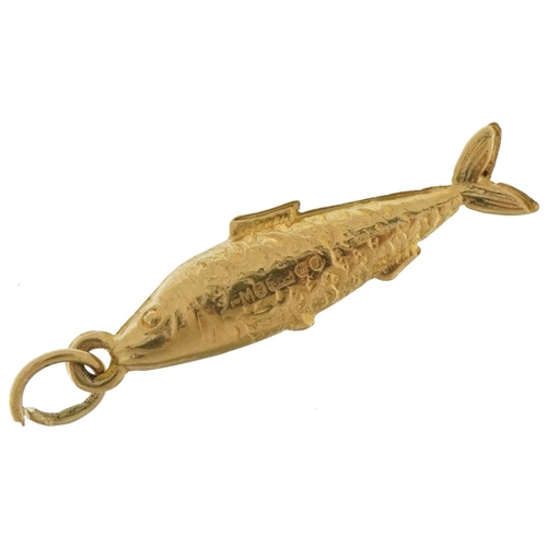 2584 - 9ct gold fish charm, 2.4cm in length, 0.6g