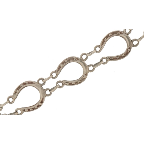 2675 - Silver lucky horseshoe bracelet, 18cm in length, 8.5g