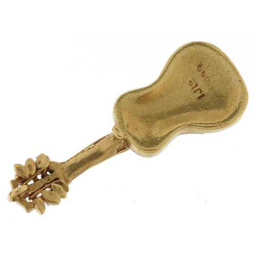 3697 - 9ct gold guitar charm, 2.9cm high, 2.5g