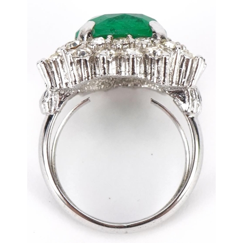 2630A - White metal green and clear stone three tier cluster ring, size P, 12.0g