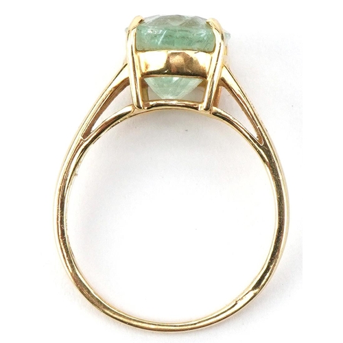 2077 - 18ct gold green tourmaline solitaire ring with split shoulders, the tourmaline approximately 3.80 ca... 