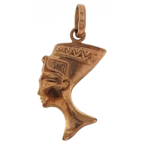 2089 - 9ct gold Nefertiti bust pendant, 2.2cm high, 1.1g